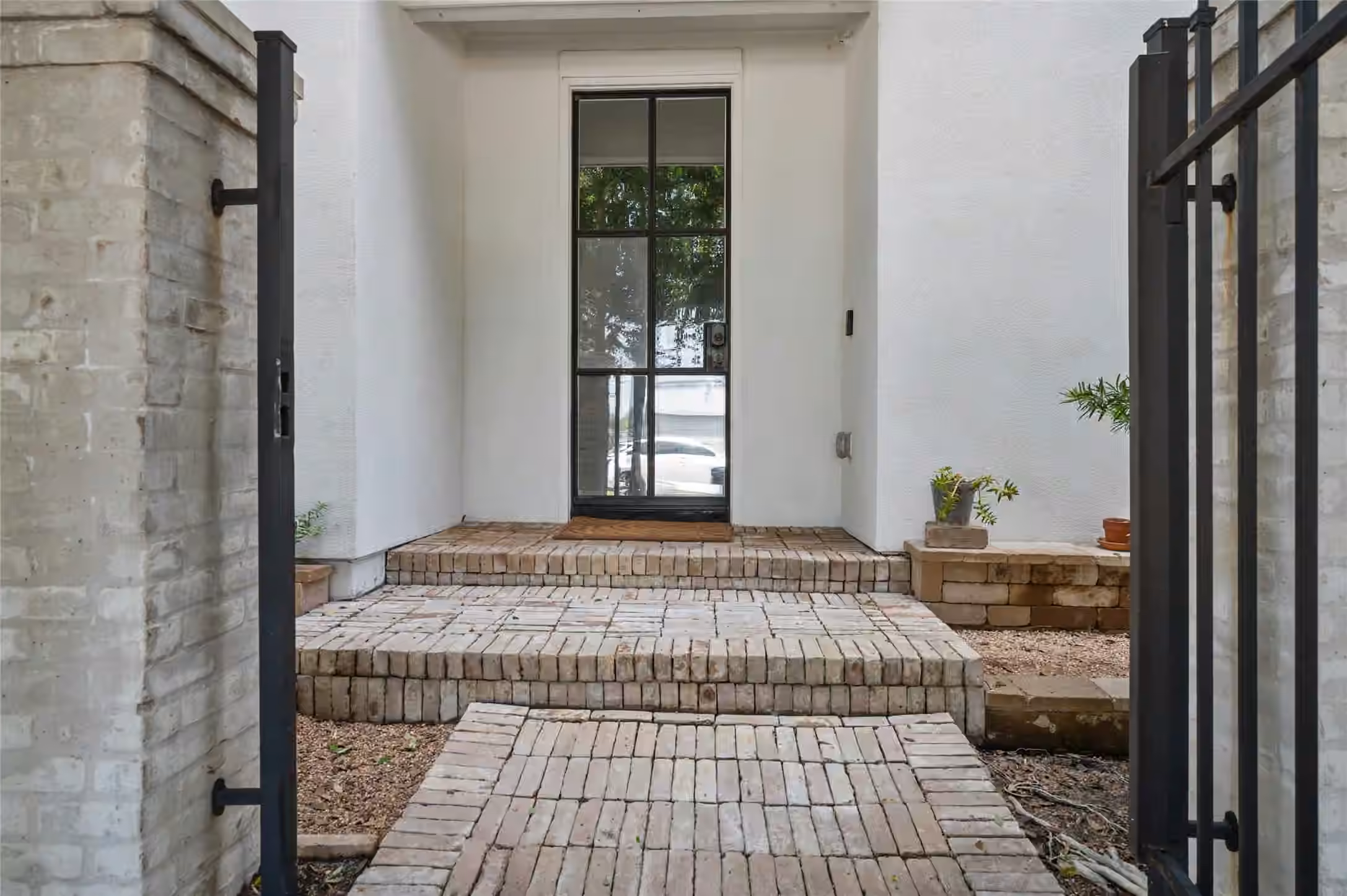 Photo 2 of 2505 Dorrington E, Houston, TX