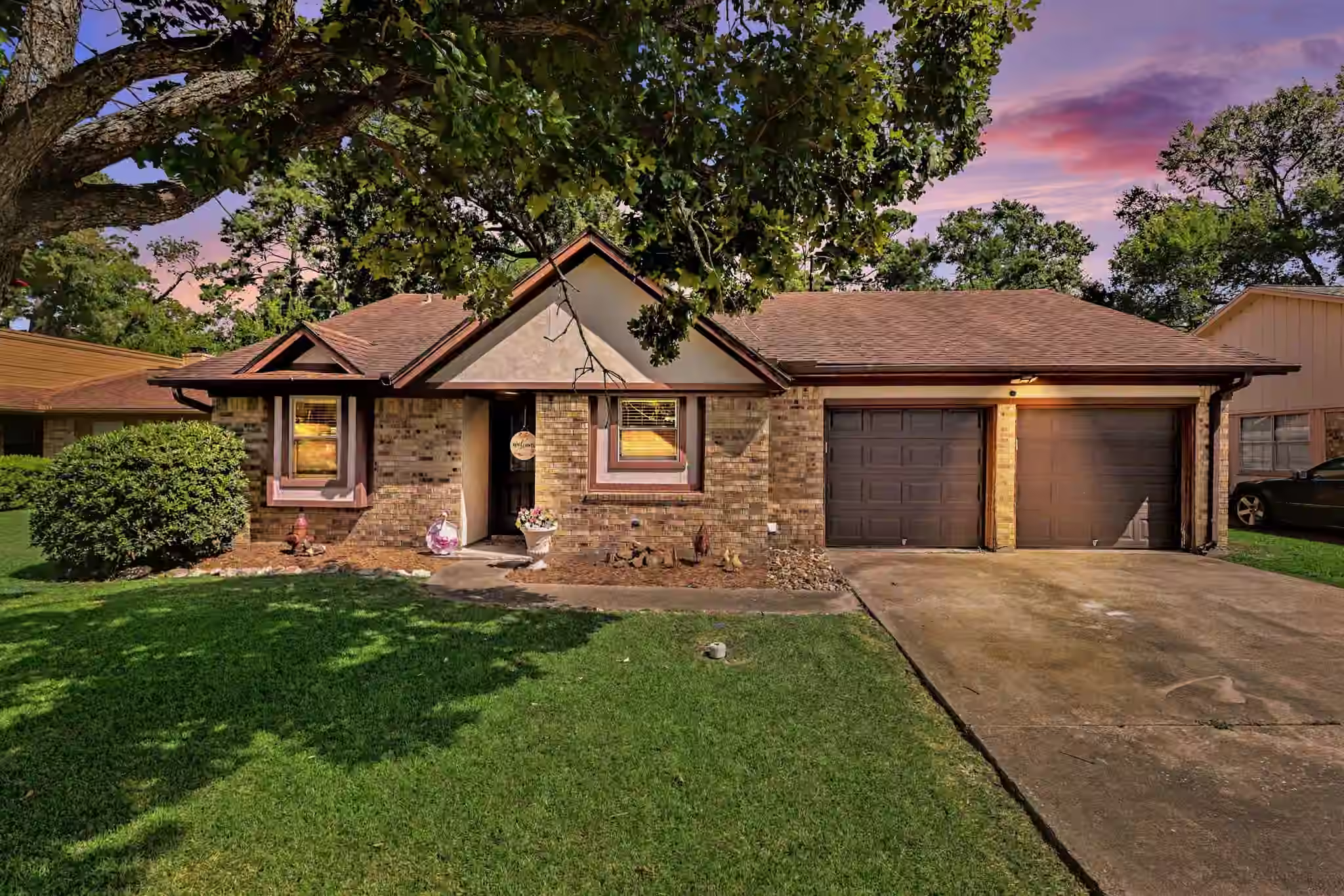 Photo 2 of 9911 El Chaco Street, Baytown, TX