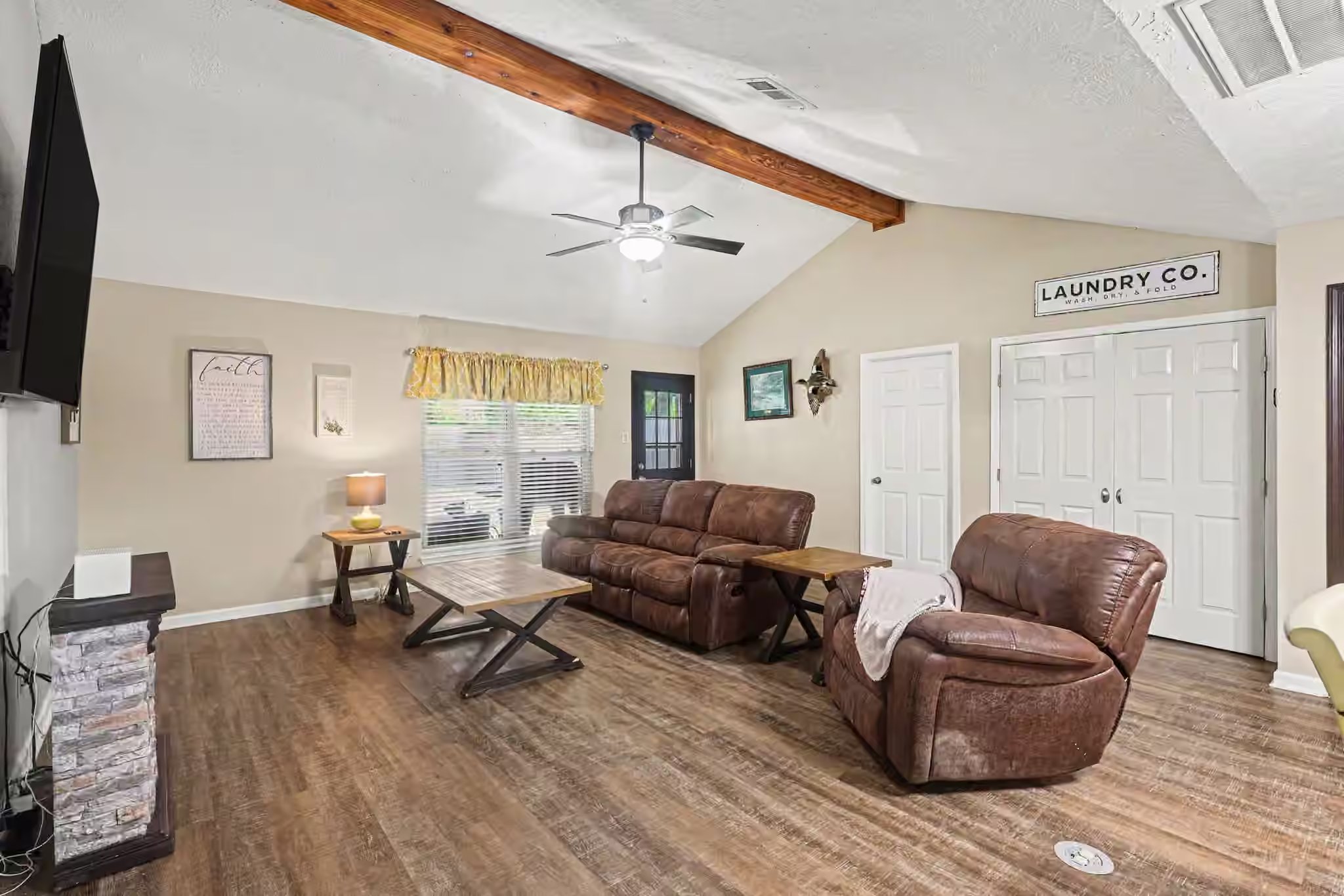 Photo 7 of 9911 El Chaco Street, Baytown, TX
