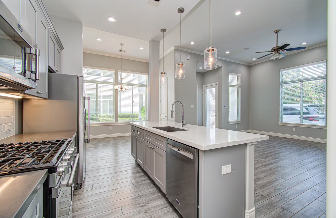 Photo 7 of 8903 Spring Knoll Forest Drive, Houston, TX