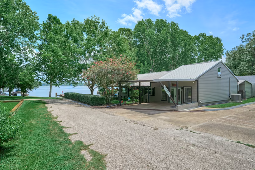 Photo 5 of 150 N Lakeway Circle, Trinity, TX