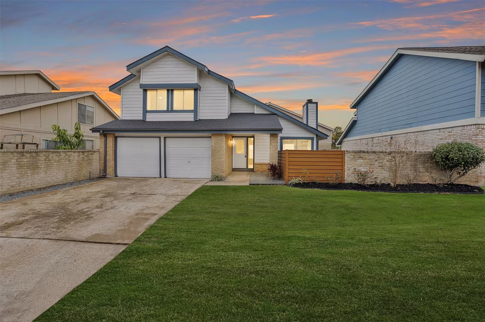 Photo of 10610 Chapel Hill Drive, Houston, TX 77099