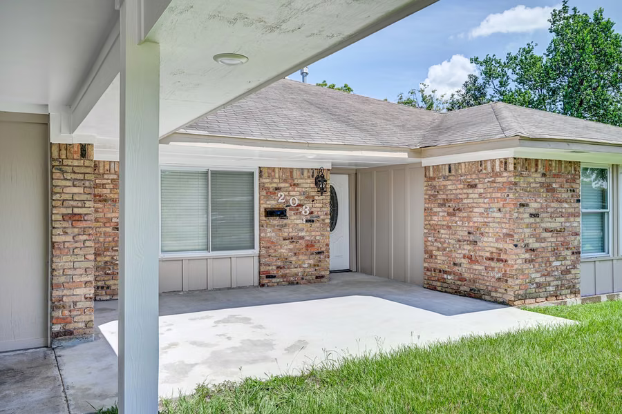 Photo 3 of 203 Doverfield Drive, Houston, TX