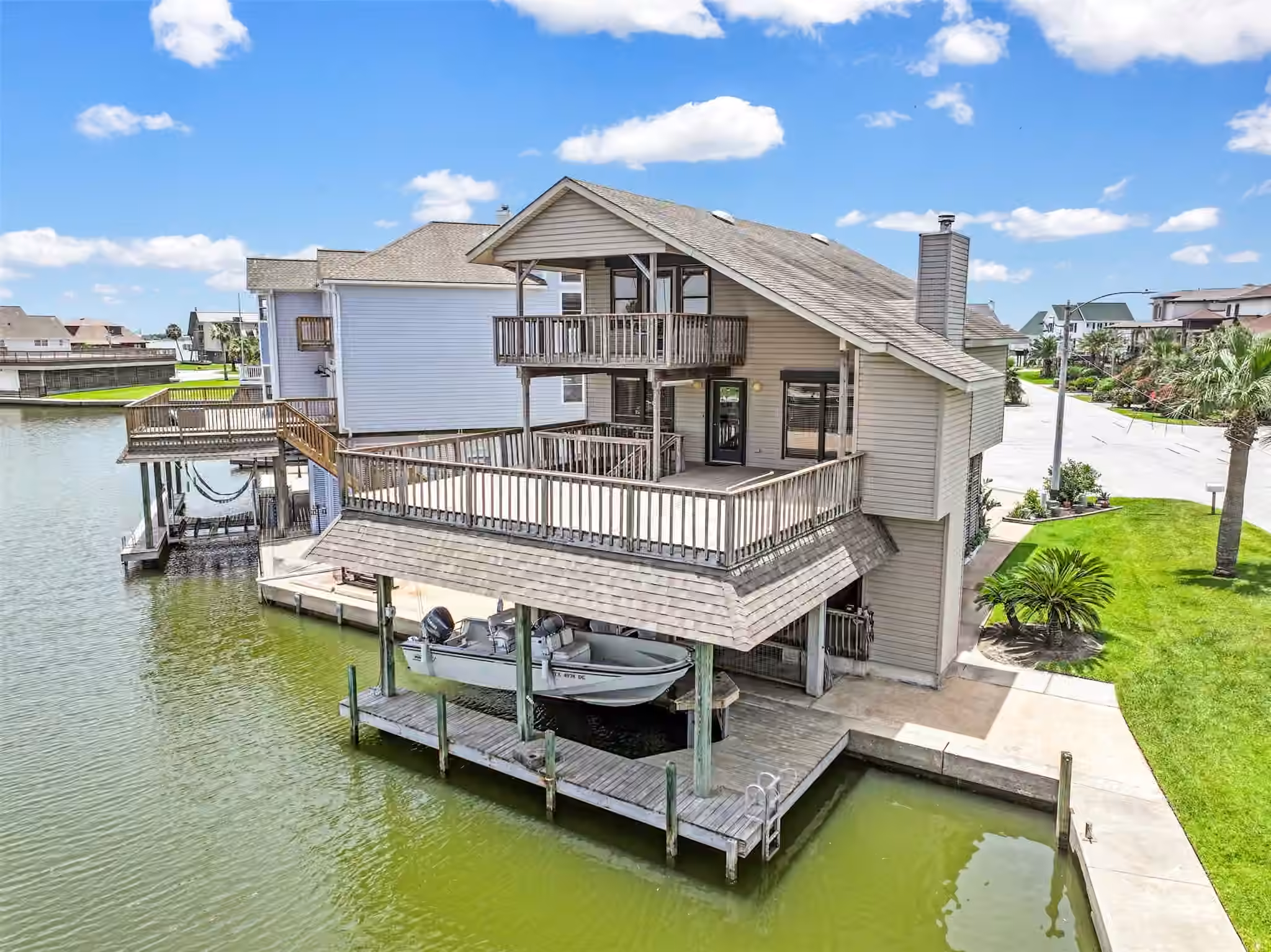 Photo 3 of 214 Easterly Drive, Tiki Island, TX