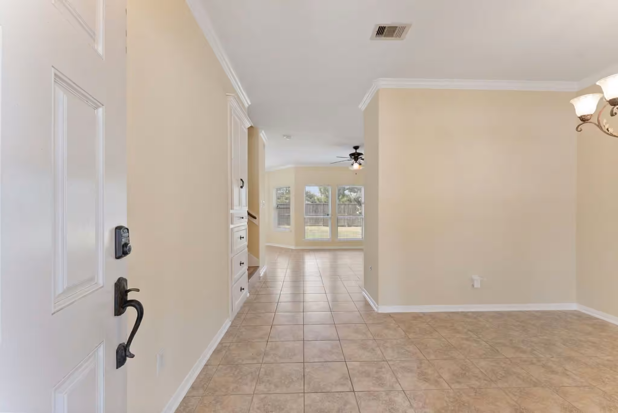 Photo 4 of 927 Northgate Springs Drive, Spring, TX