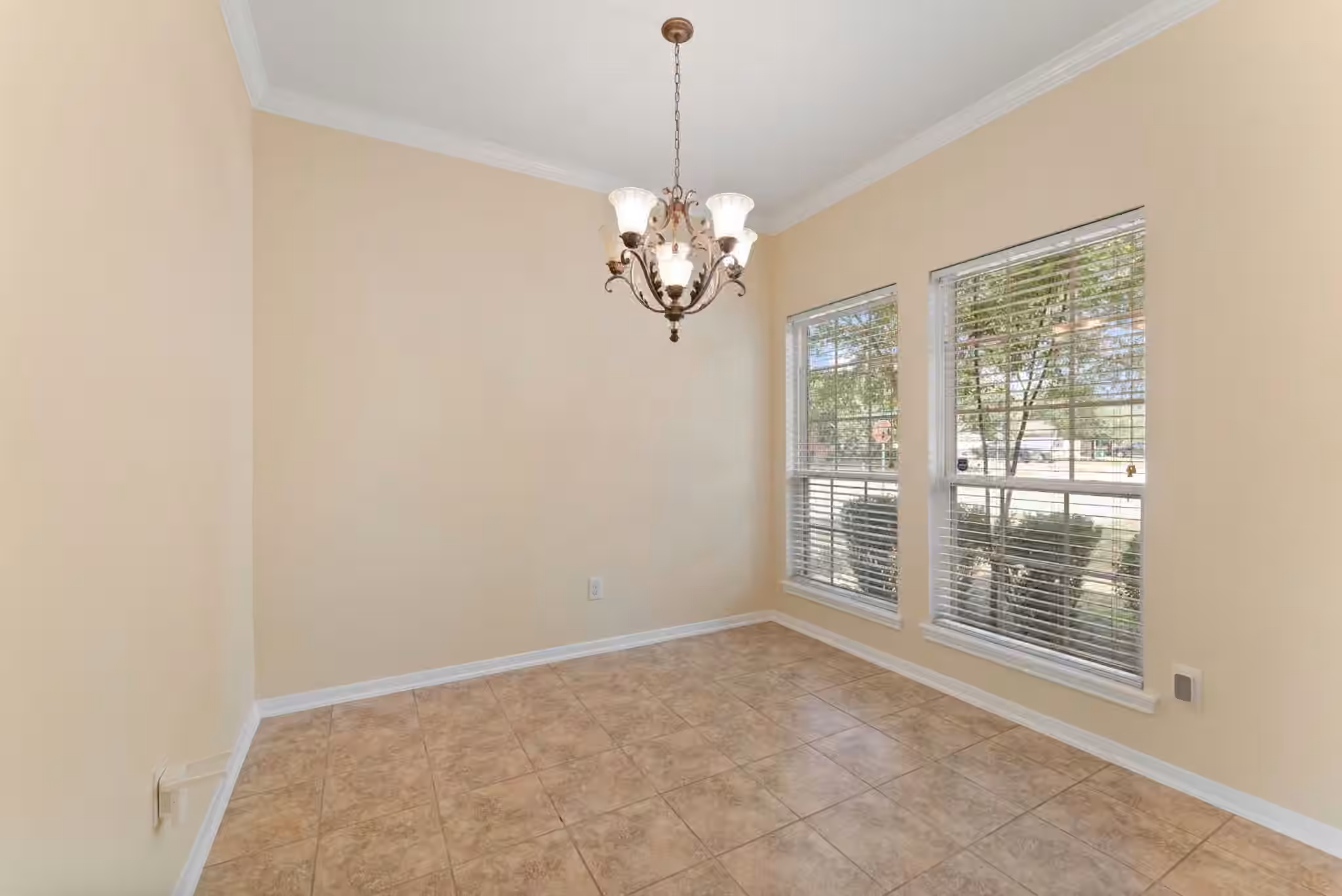 Photo 6 of 927 Northgate Springs Drive, Spring, TX