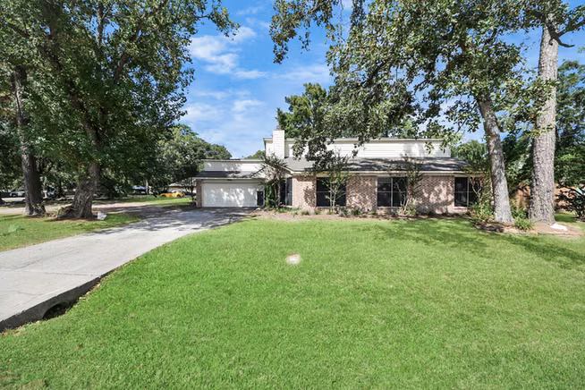 Photo 4 of 30202 E Geneva Drive, Spring, TX