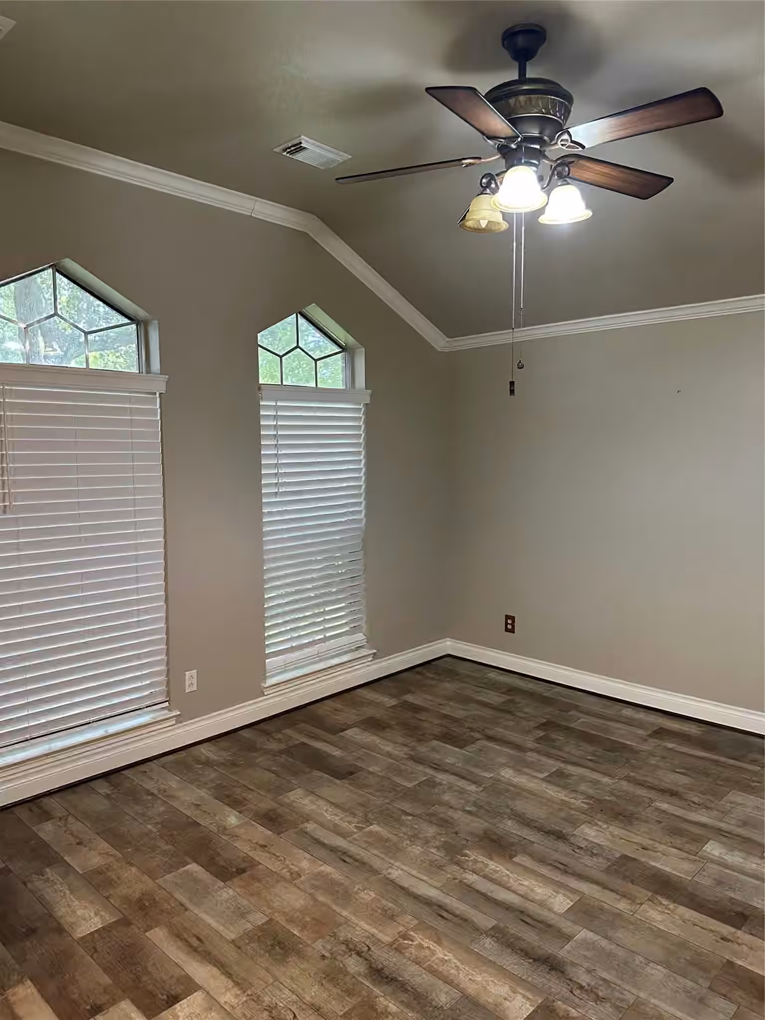 Photo 5 of 5202 Valley View Dr Drive, La Porte, TX