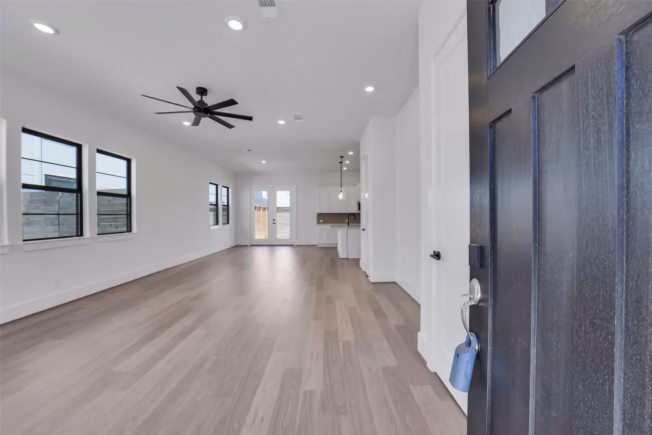Photo 2 of 3211 Royal Oaks Hollow Lane, Houston, TX
