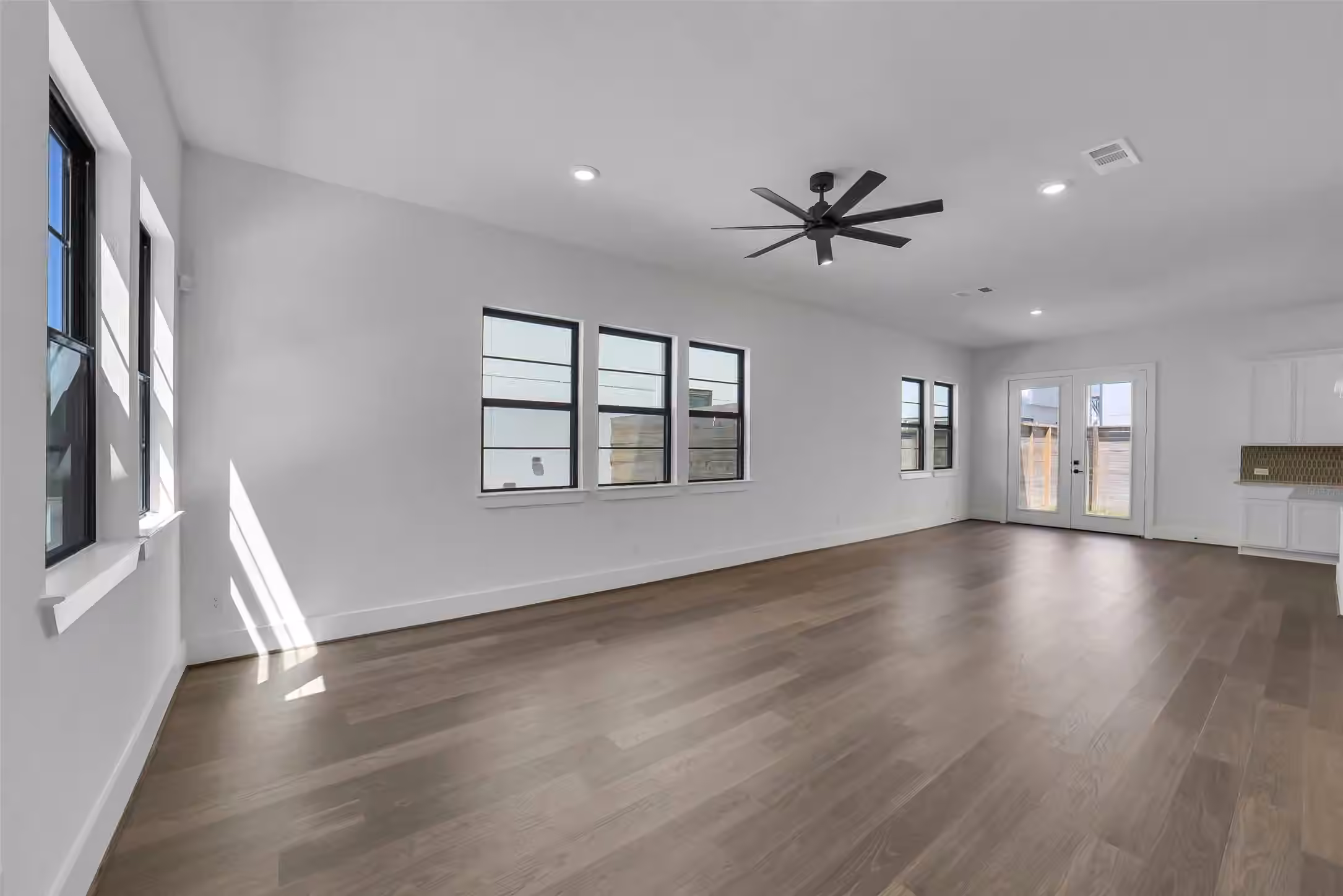 Photo 3 of 3211 Royal Oaks Hollow Lane, Houston, TX