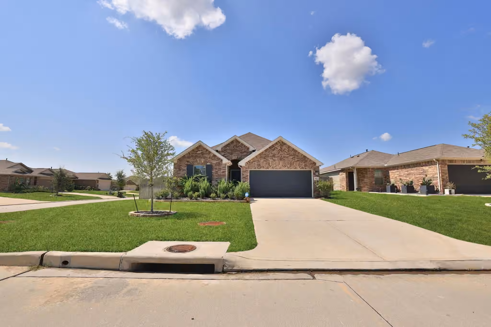 Photo 2 of 952 Gentle Moss Drive, Magnolia, TX