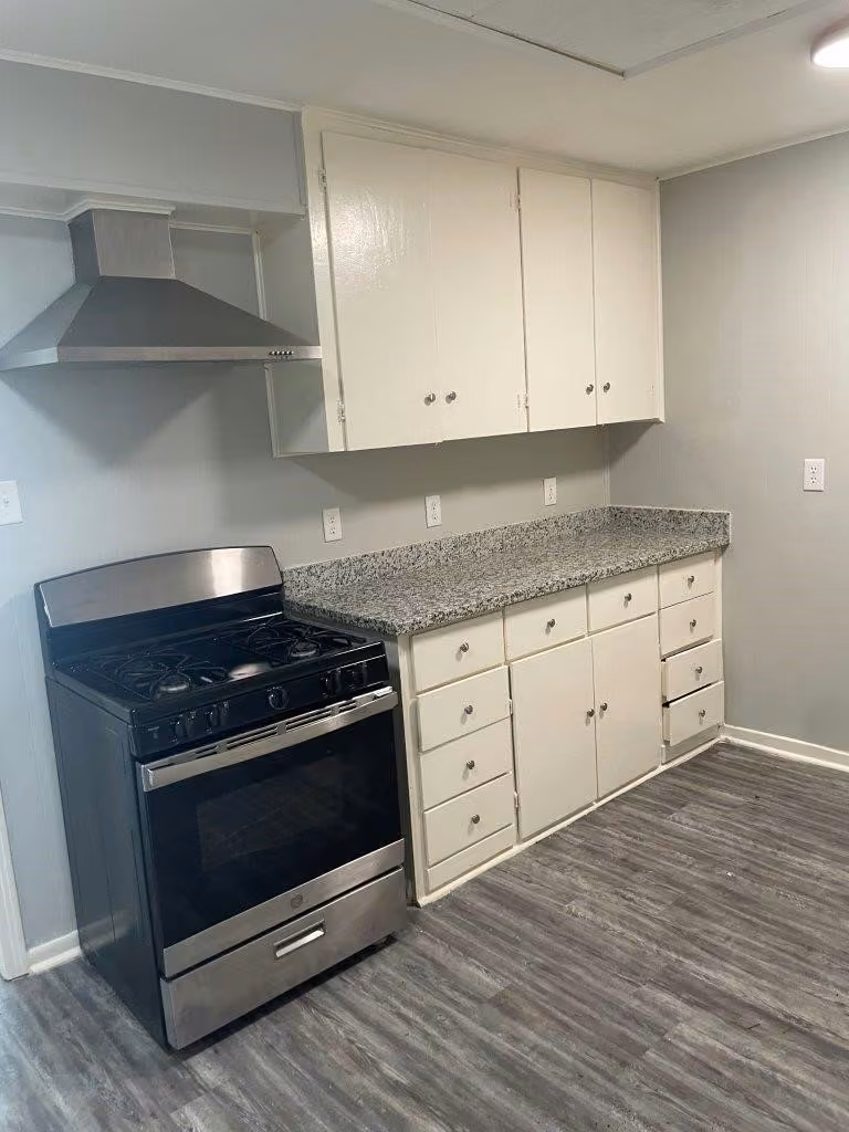 Photo 5 of 905 N Arcola Street, Angleton, TX