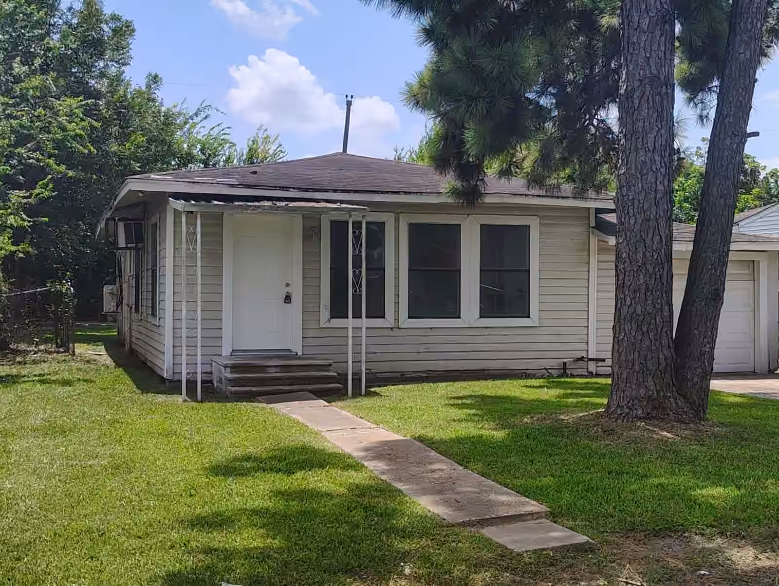 Photo 2 of 242 Bolden Street, Houston, TX