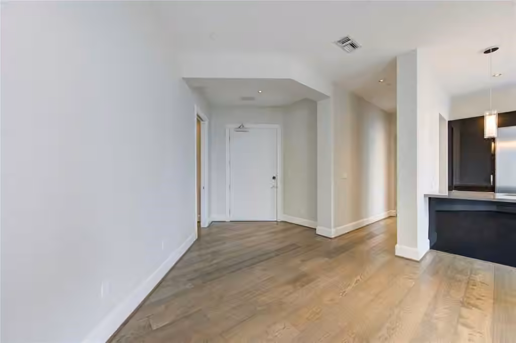 Photo 3 of 1409 Post Oak Boulevard 1003, Houston, TX