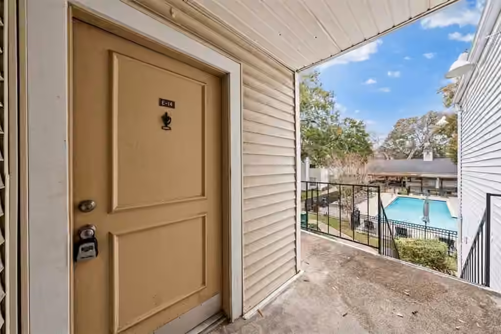 Photo 2 of 9809 Richmond Avenue E14, Houston, TX