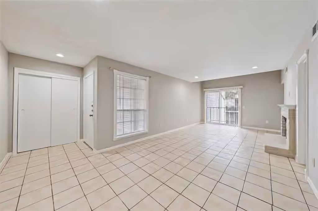 Photo 5 of 9809 Richmond Avenue E14, Houston, TX