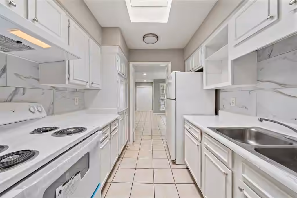 Photo 7 of 9809 Richmond Avenue E14, Houston, TX