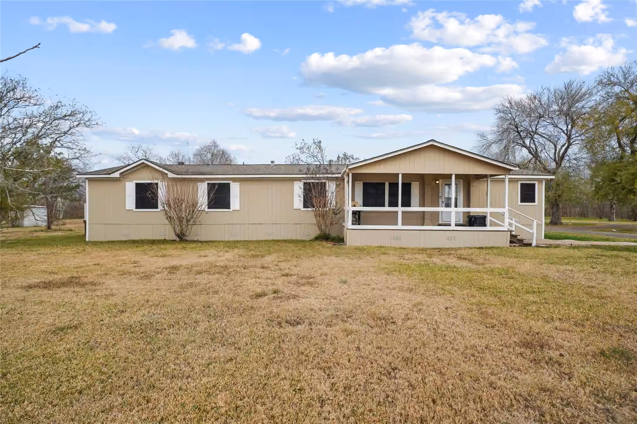 Photo 4 of 19645 Nordt Road, Damon, TX