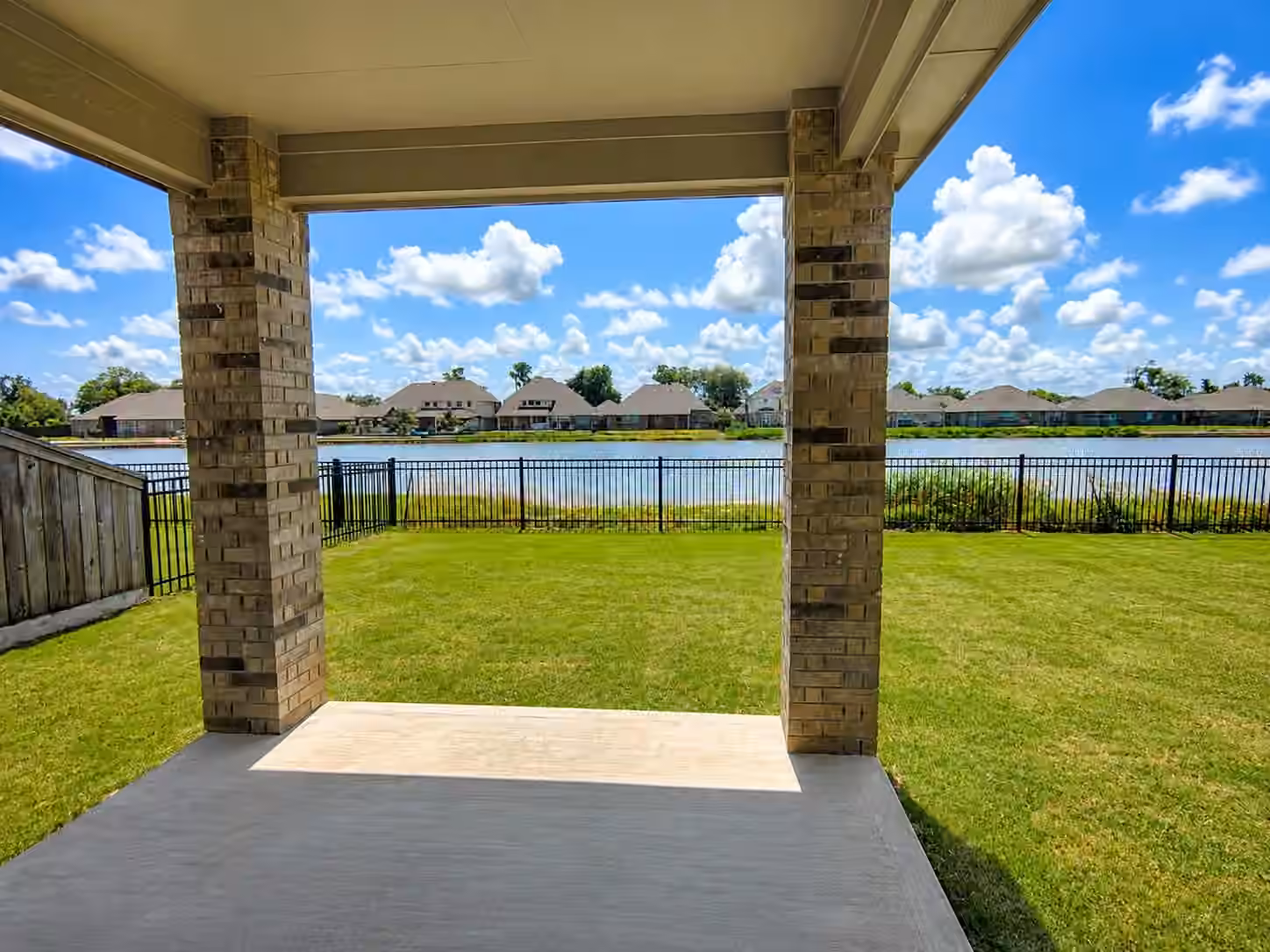 Photo 2 of 122 Water Grass Trail, Clute, TX