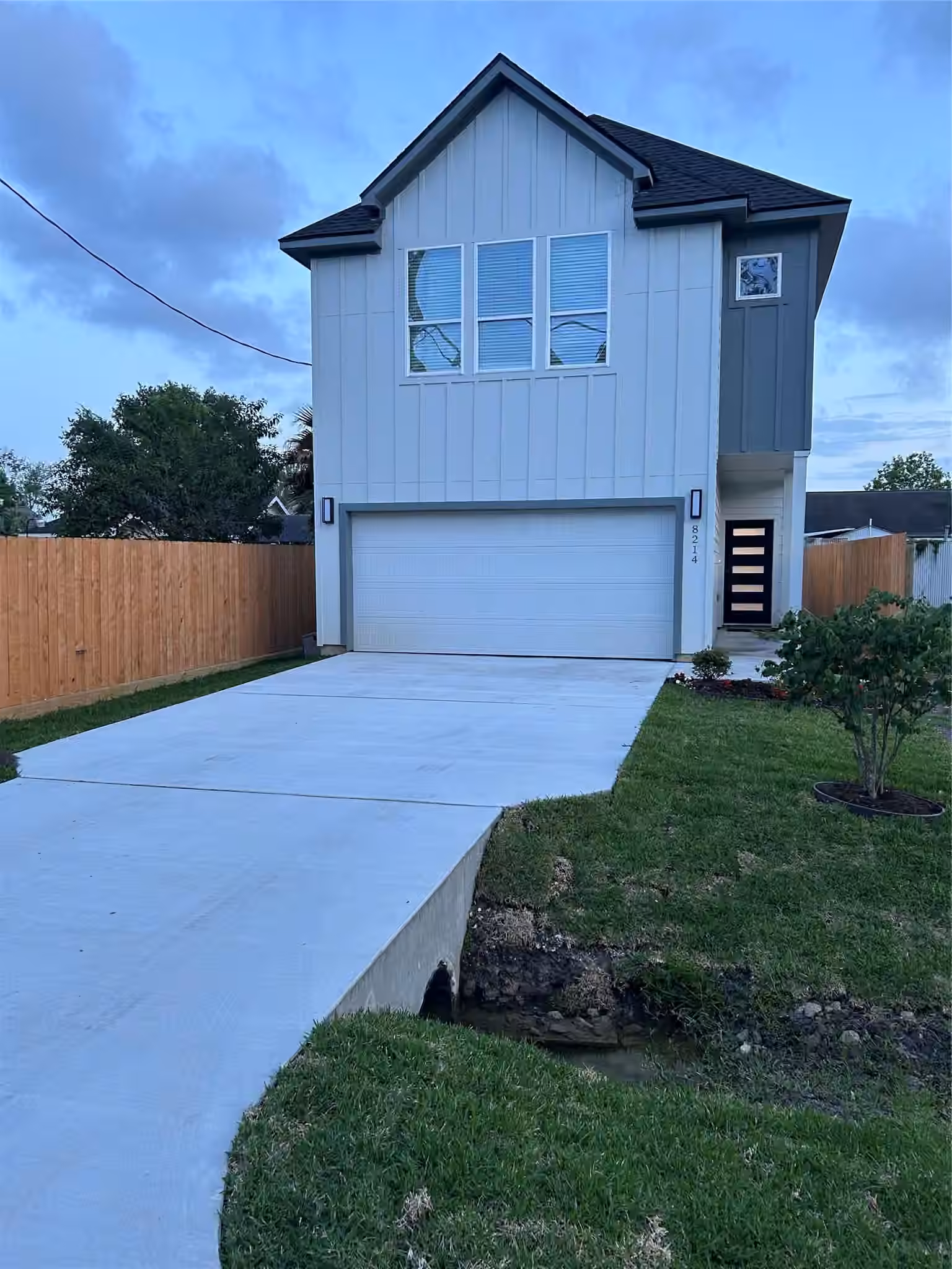 Photo 3 of 8214 Cowart Street, Houston, TX