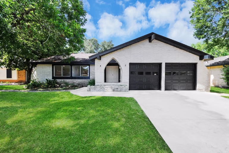 Photo 2 of 16427 Hickory Knoll Drive, Houston, TX