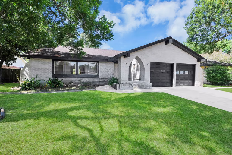 Photo 3 of 16427 Hickory Knoll Drive, Houston, TX
