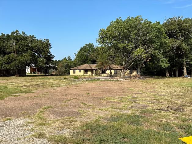 Photo 4 of 1884 S Robb Street, Trinity, TX