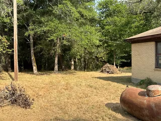 Photo 5 of 1884 S Robb Street, Trinity, TX