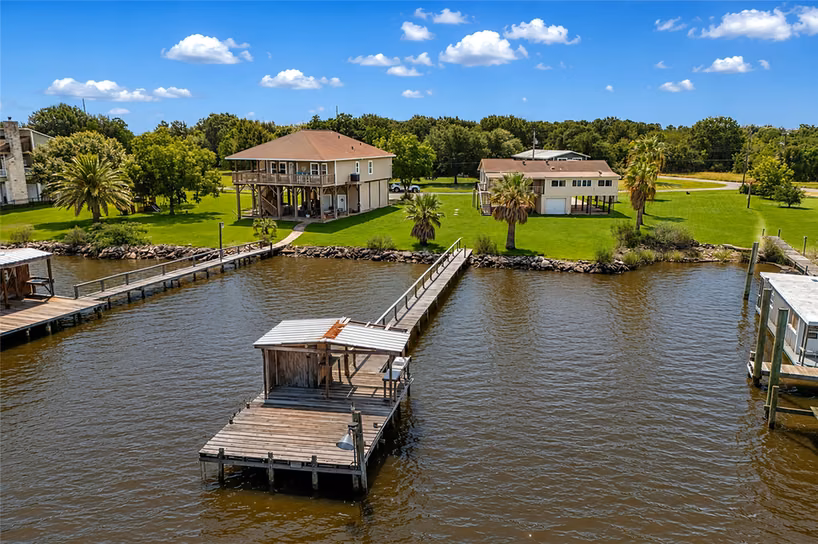 Photo of 8805 Harbour Drive, Dickinson, TX
