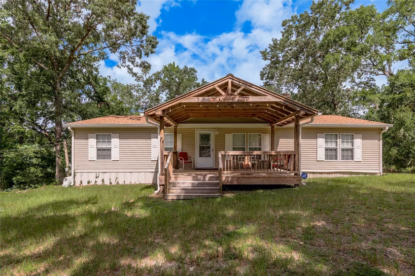 Photo 4 of 221 Chestnut Bend, Huntsville, TX