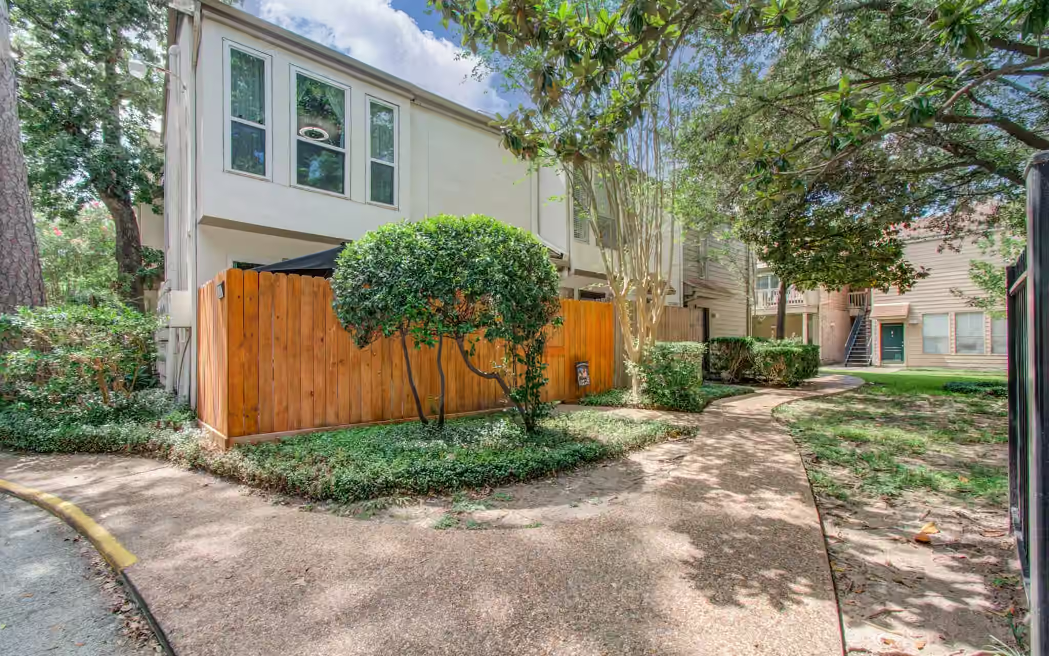 Photo 4 of 2100 Tanglewilde Street 205, Houston, TX