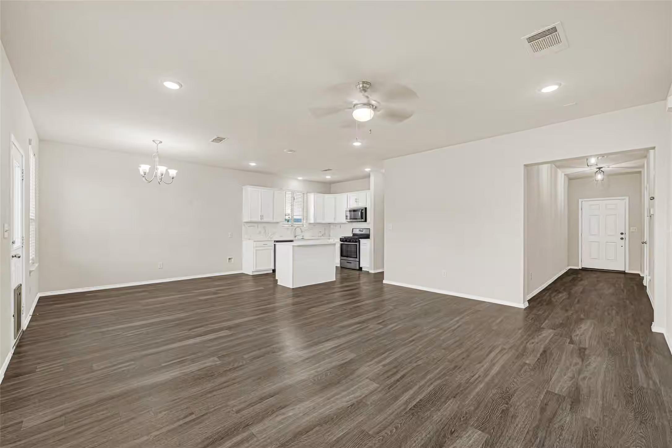 Photo 6 of 2210 Timberland Country Court, Conroe, TX