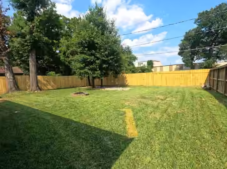 Photo 4 of 6235 Sherwood Drive, Houston, TX