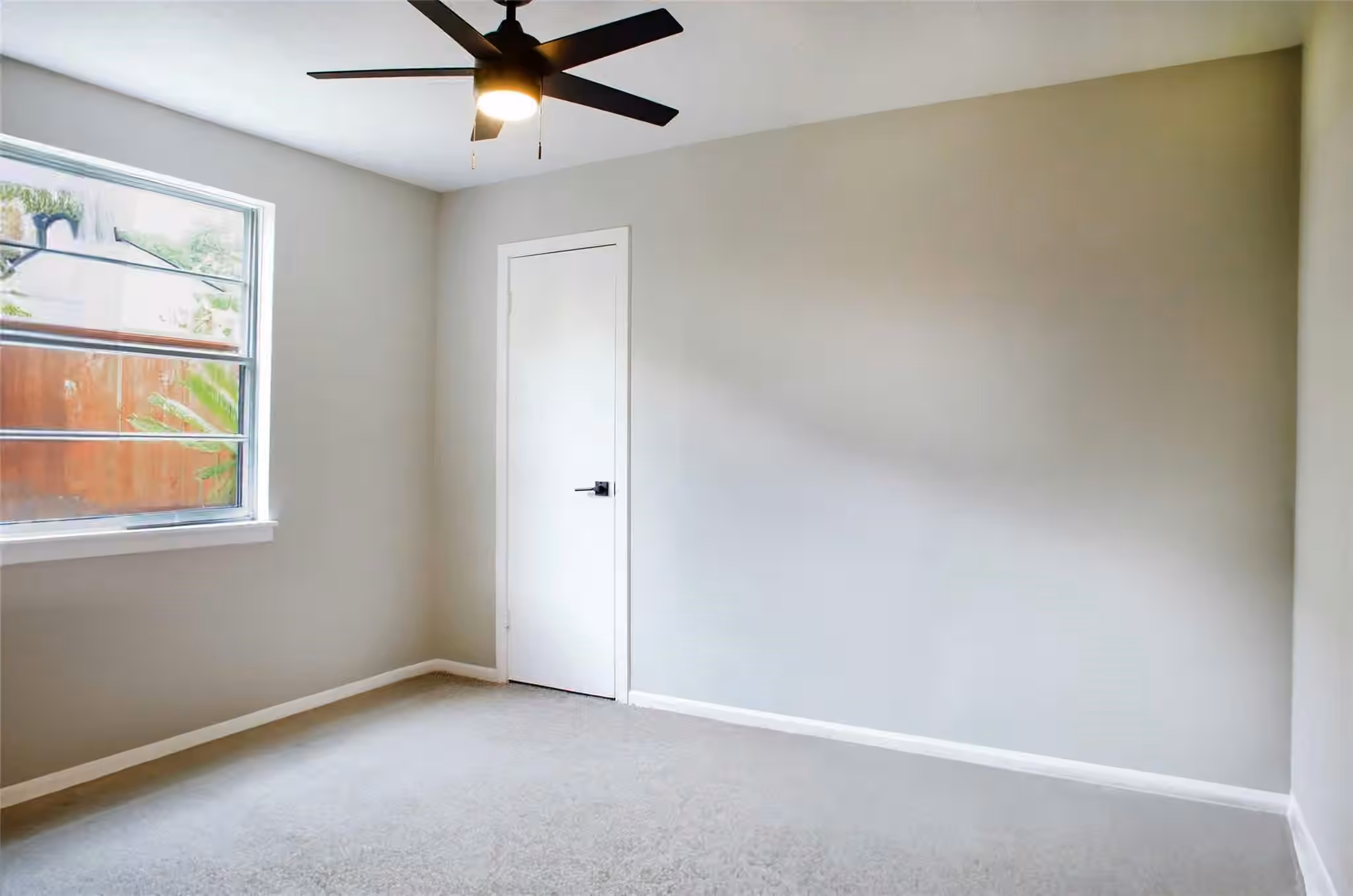 Photo 6 of 9515 Highmeadow Drive, Houston, TX