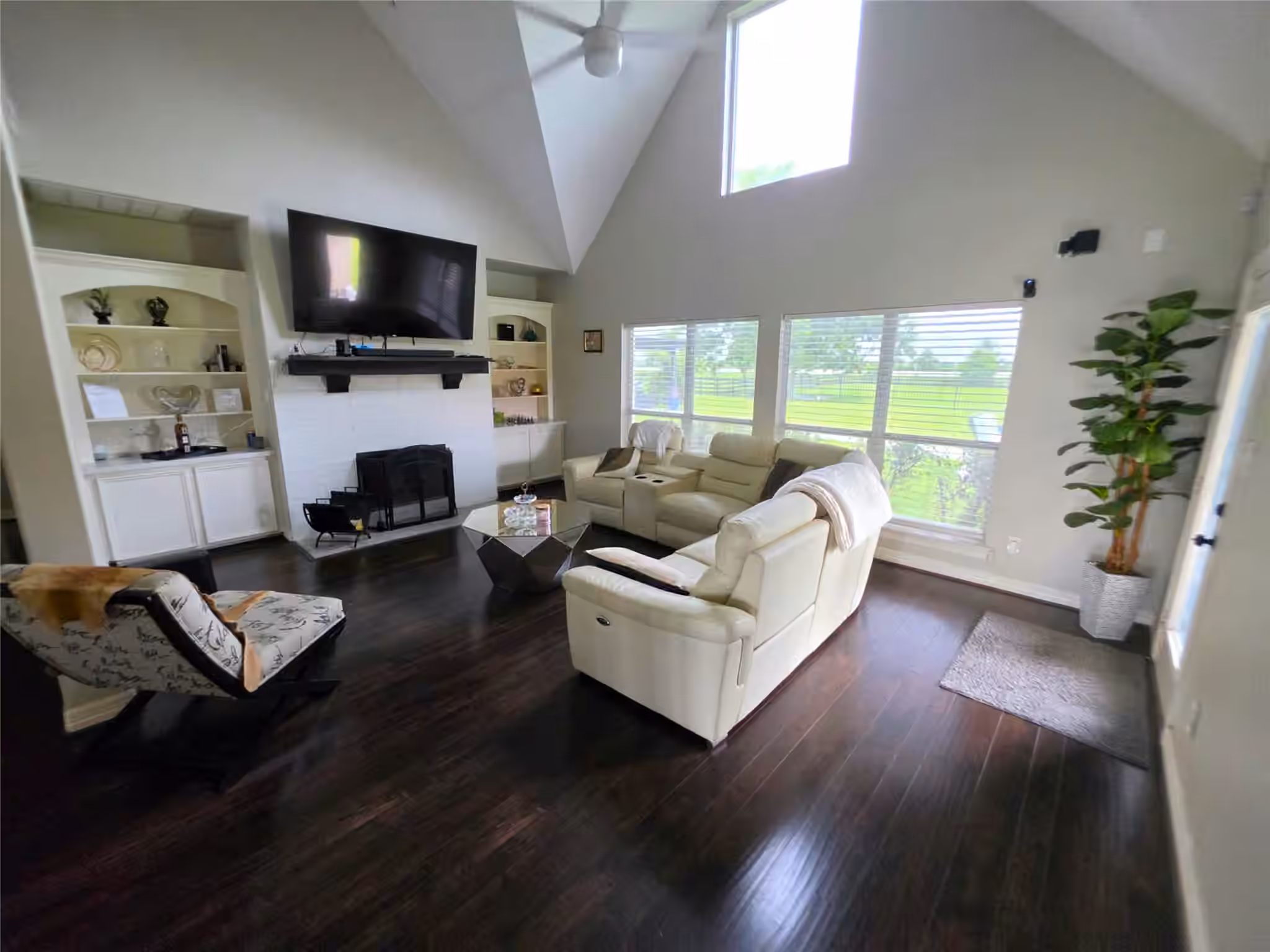Photo 3 of 202 Lakeland Circle, Rosharon, TX