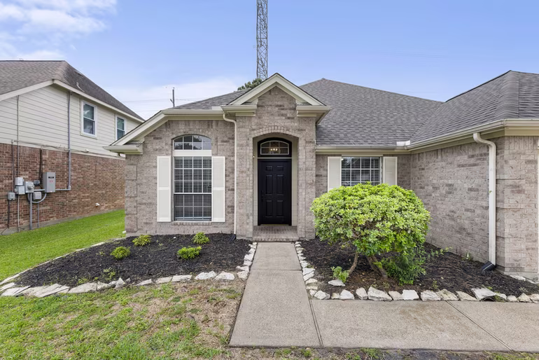Photo 2 of 10015 Elm Knoll Trail, Houston, TX
