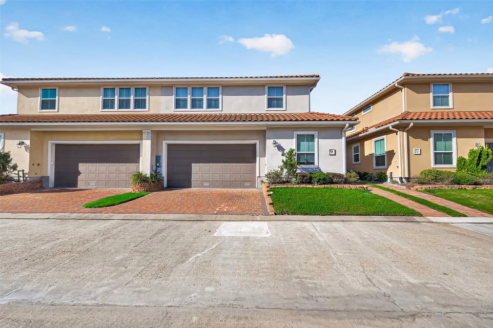 Photo of 9 W Oaks Drive, Houston, TX