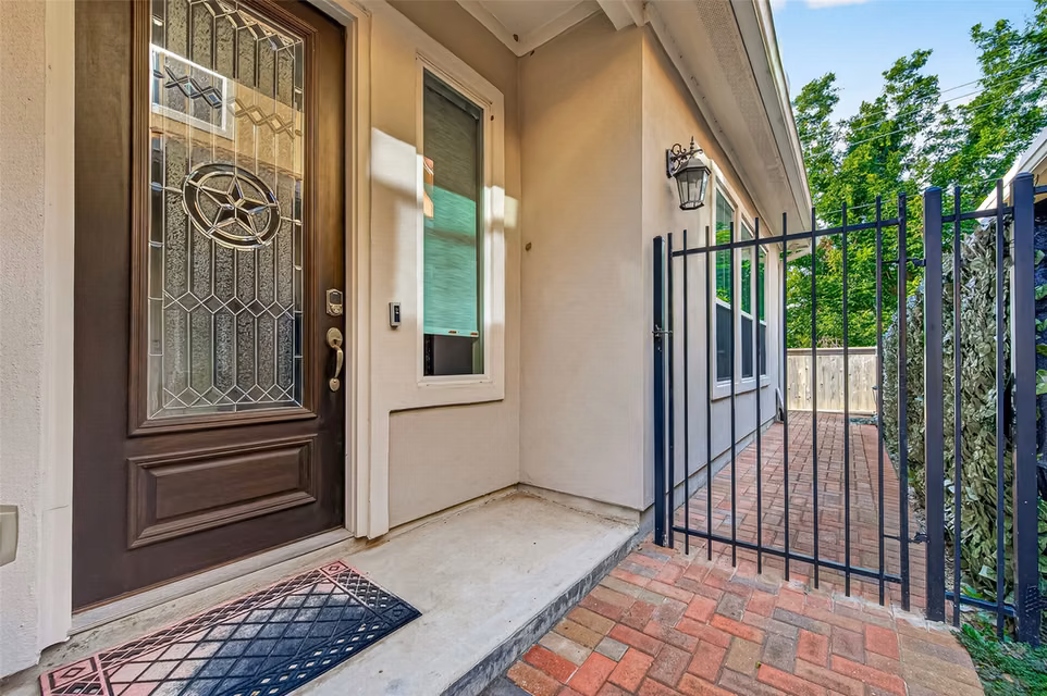 Photo 7 of 9 W Oaks Drive, Houston, TX
