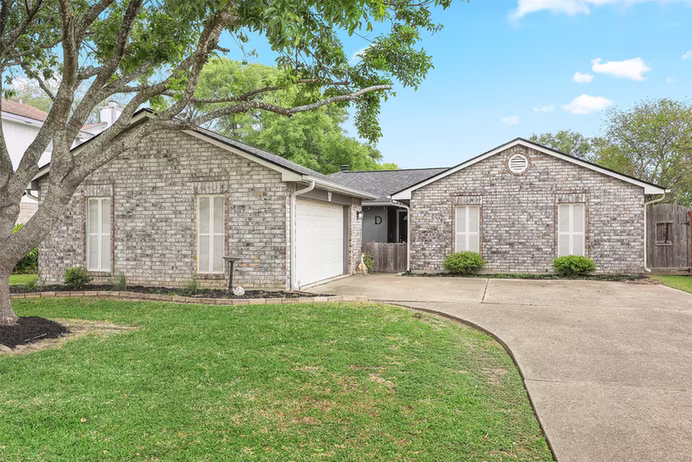 Photo 2 of 10915 Pecan Drive, La Porte, TX