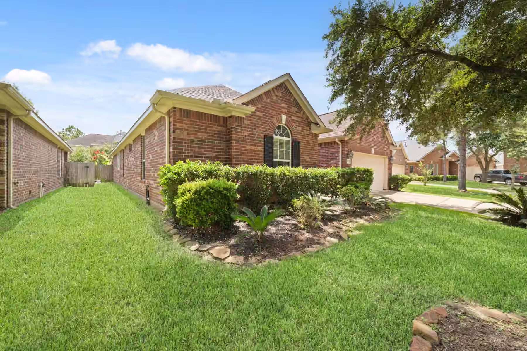 Photo 3 of 7023 Kendall Lake Court, Richmond, TX