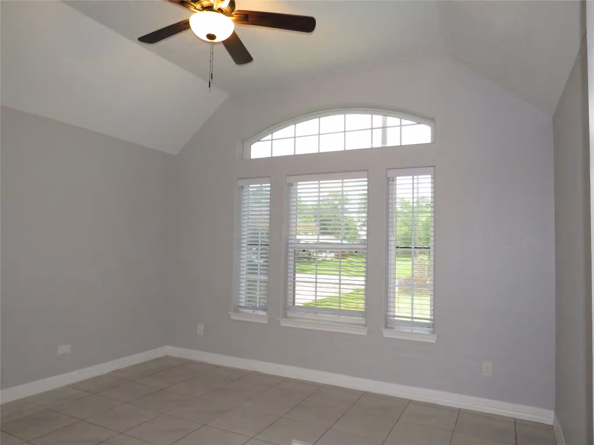 Photo 2 of 803 Avenue K, South Houston, TX