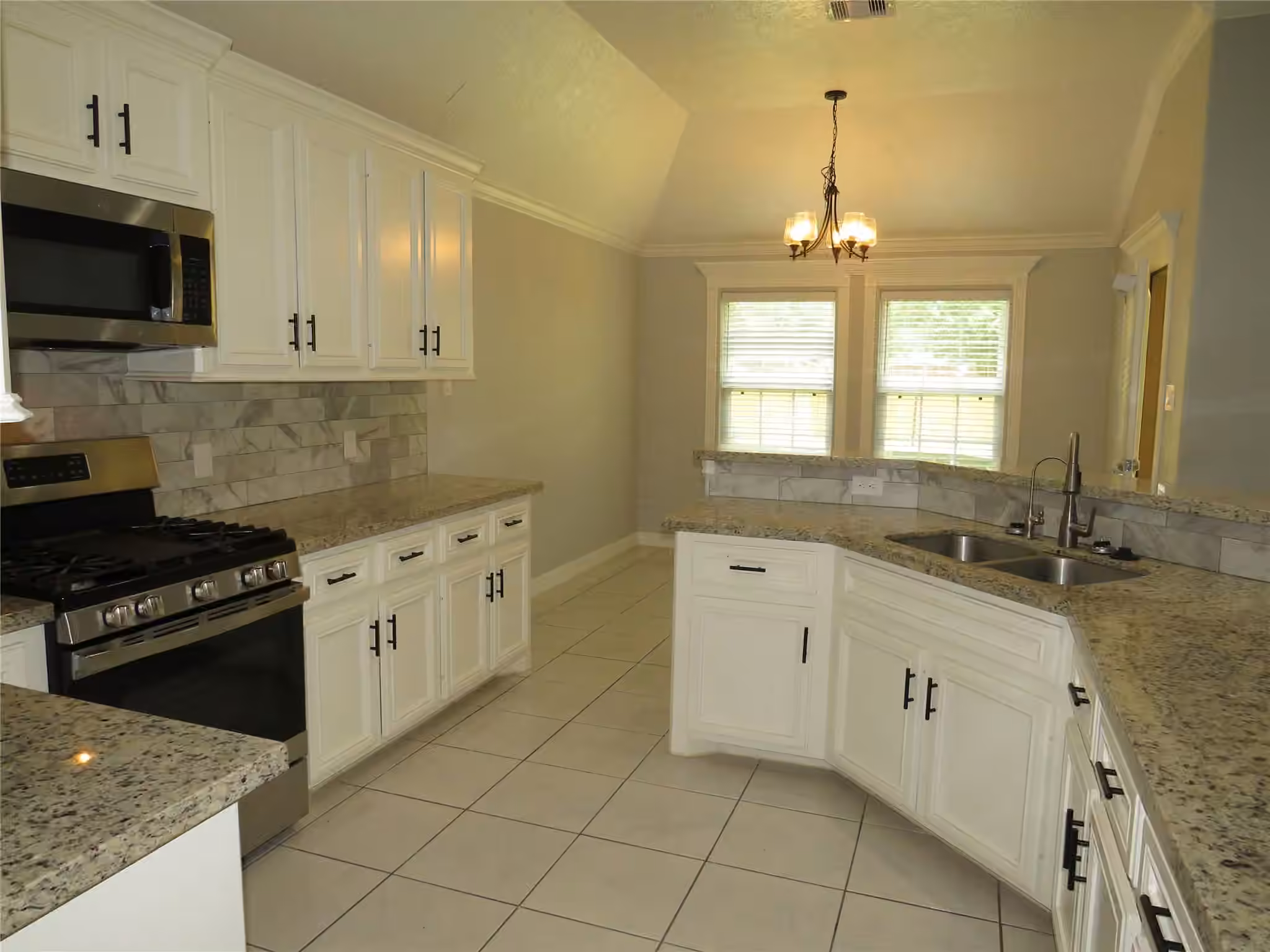 Photo 4 of 803 Avenue K, South Houston, TX