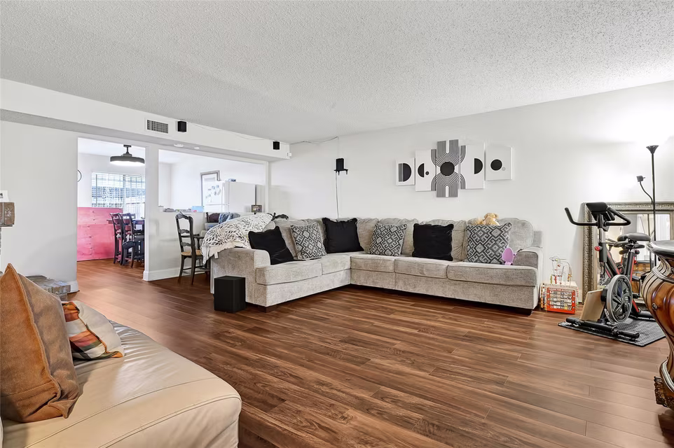 Photo 5 of 11002 Hammerly Boulevard 223, Houston, TX
