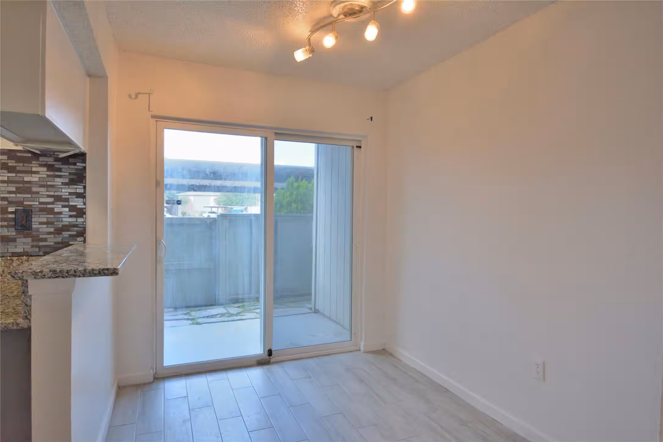 Photo 4 of 260 El Dorado Boulevard 204, Houston, TX
