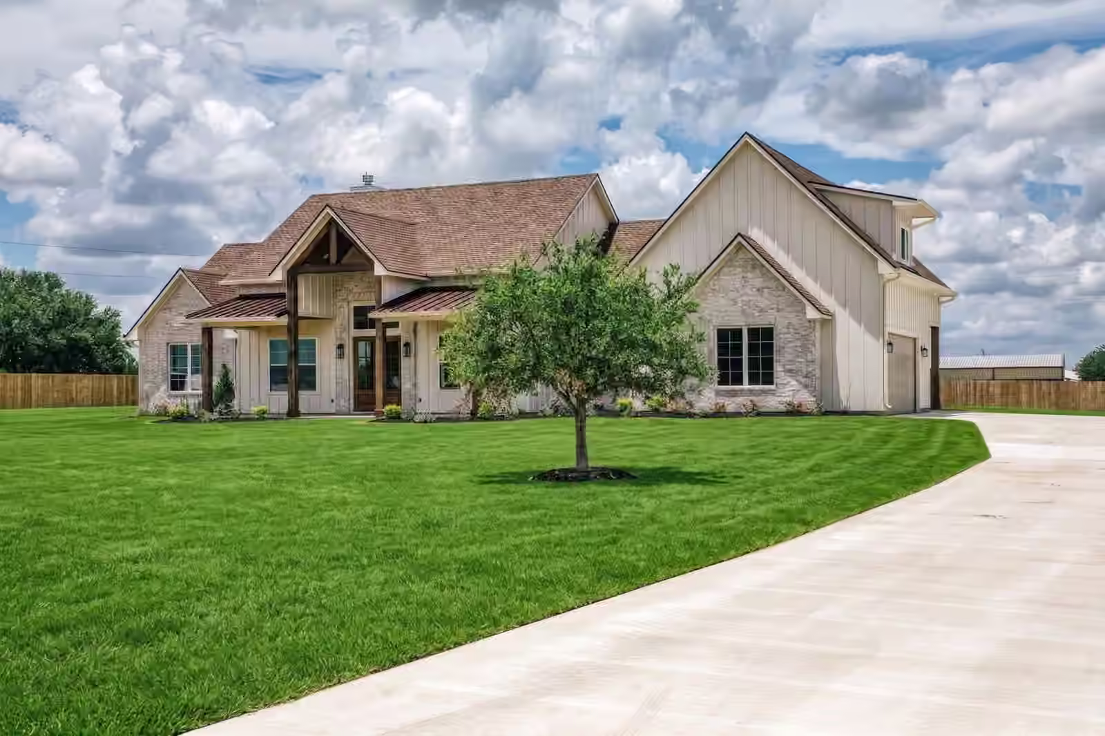Photo 2 of 5501 Larkspur Lane, Chappell Hill, TX