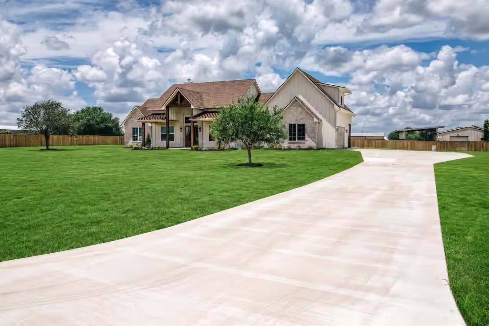 Photo 3 of 5501 Larkspur Lane, Chappell Hill, TX