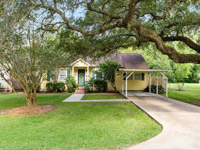 Photo 2 of 2918 Avenue I, Bay City, TX