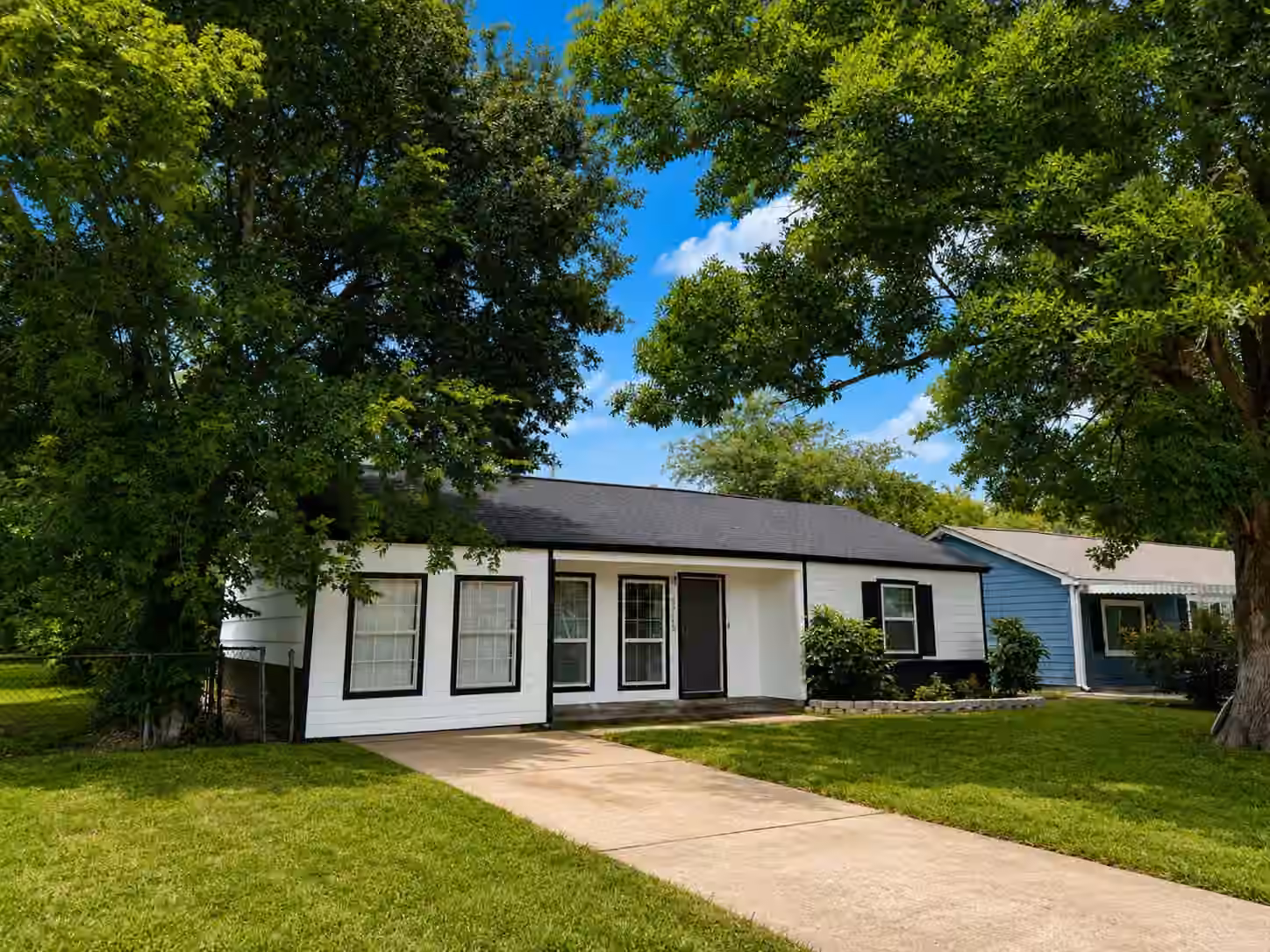 Photo 2 of 5715 Lakefield Drive, Houston, TX
