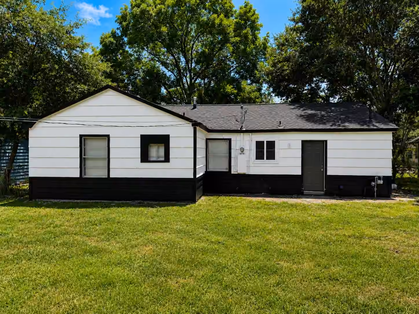 Photo 3 of 5715 Lakefield Drive, Houston, TX