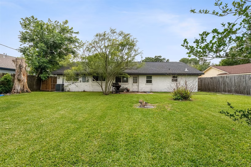 Photo 3 of 2313 Cedar Street, Pearland, TX